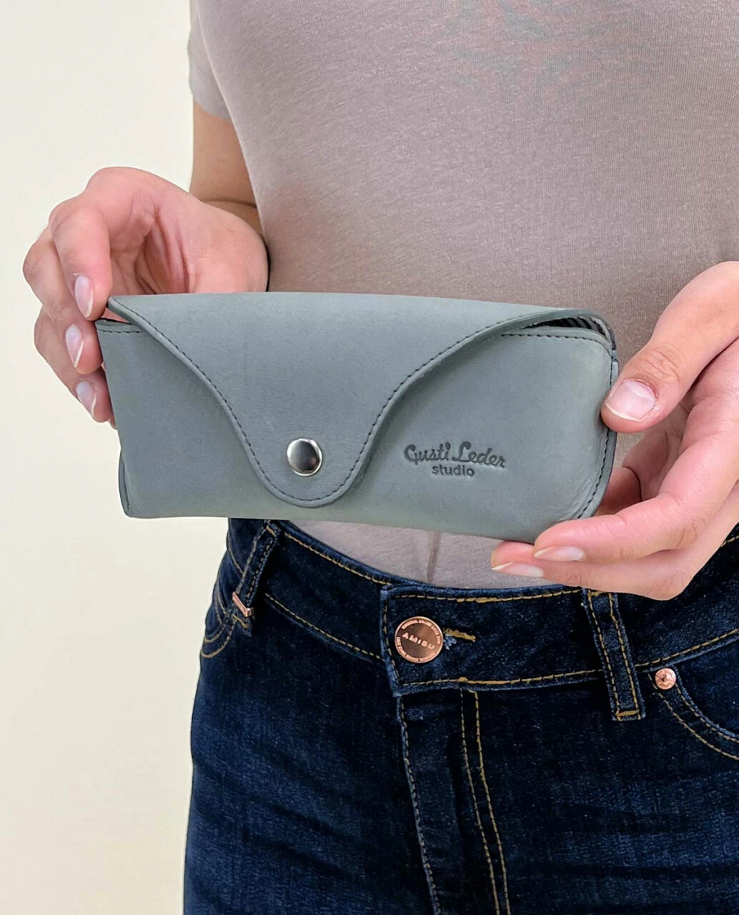 Cornelius Brilleetui Læderbrilleetui Læderetui Til Briller Grå Læder 2 Cornelius Brilleetui Læderbrilleetui Læderetui Til Briller Grå Læder - Image 2