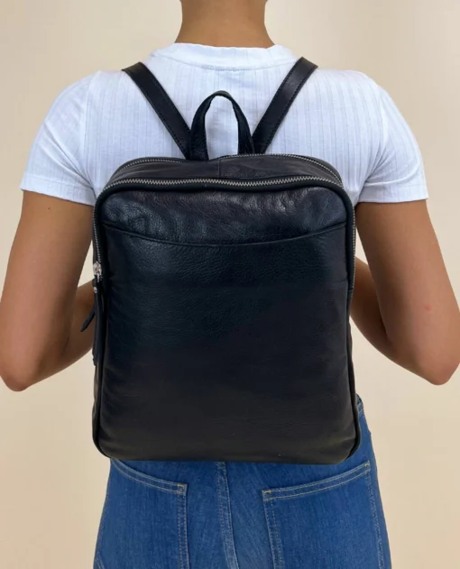 Kelly Rygsæk City-rygsæk Læderrygsæk Lille Dame Sort Læder -Taske Salgsbutik 2M123 48 6 model female2 1280x1280