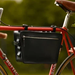 Alois De H. Cykeltaske Steltaske Lædertaske Transporttaske Bæretaske Cykel Cykeltilbehør Taske Til Cykel Cykeltaske Sort Læder -Taske Salgsbutik Insta Alois De H 2A299 26 25 3 1280x1280